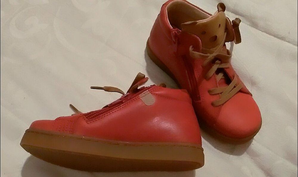 Ghetute superbe din piele (achizitionate din Italia) pentru copii