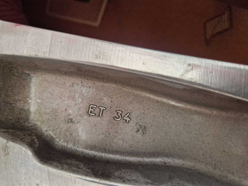 Оригинални джанти за
VW Tuareg lll R20/CR  в топ състояние