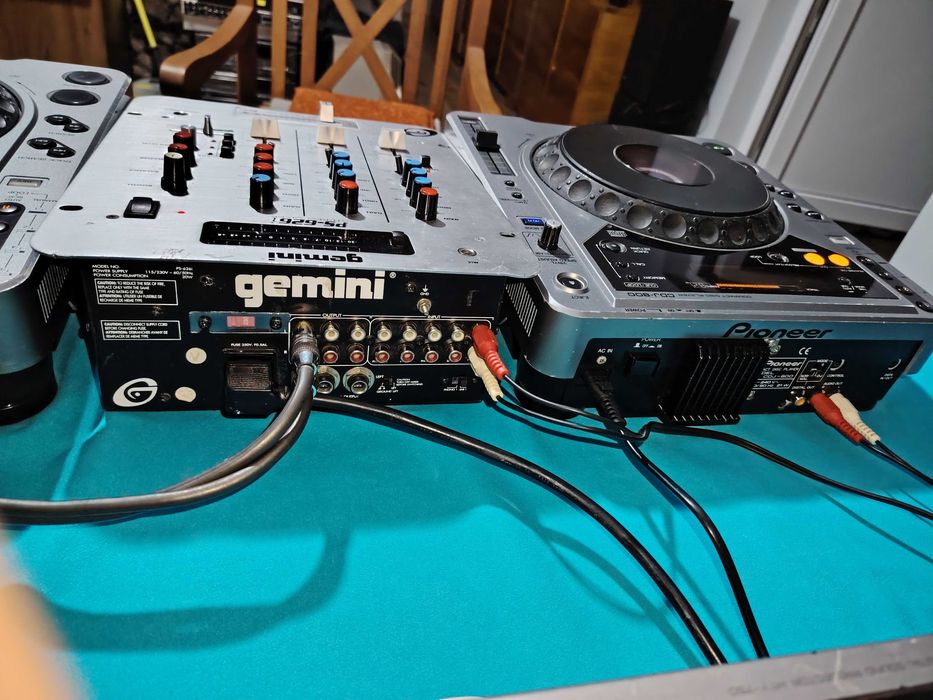 PIONEER CDJ-800, două CD player, unul cu defect și Gemini PS-626i Stereo Mixer