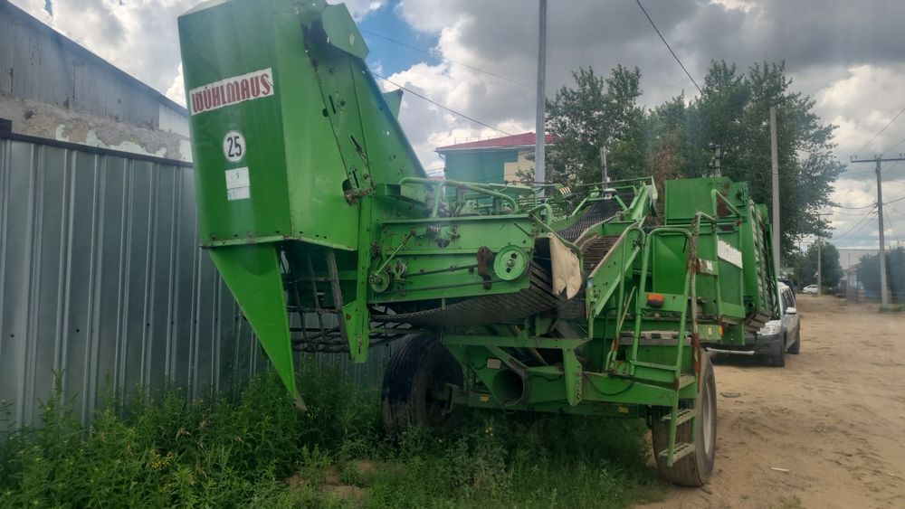 Продам  картофелеуборочный комбайн АVR