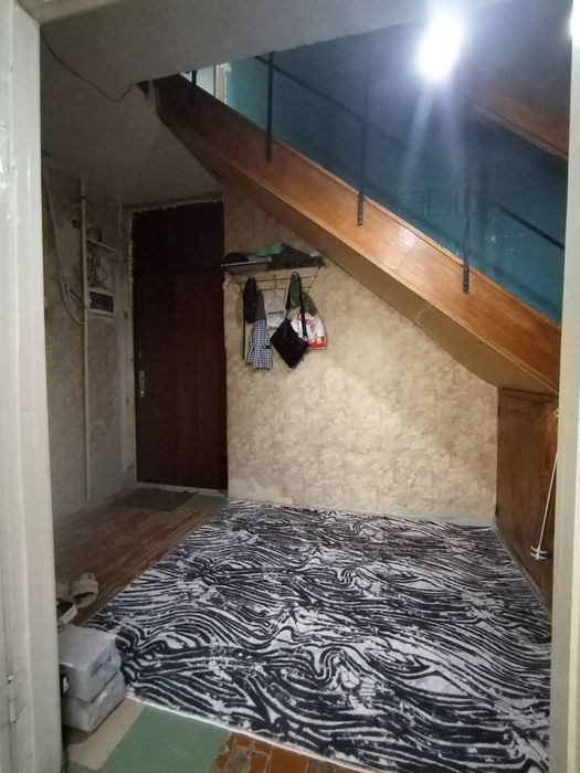 Продаётся 5 ком квартира в центре города Навои.