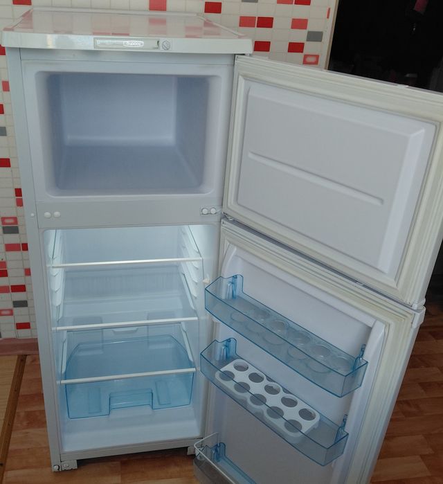 Продам 2х камерный холодильник