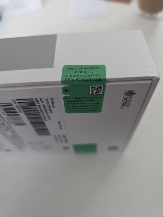 Продавам чисто нов, неразопакован телефон OPPO A6x, Black Purple