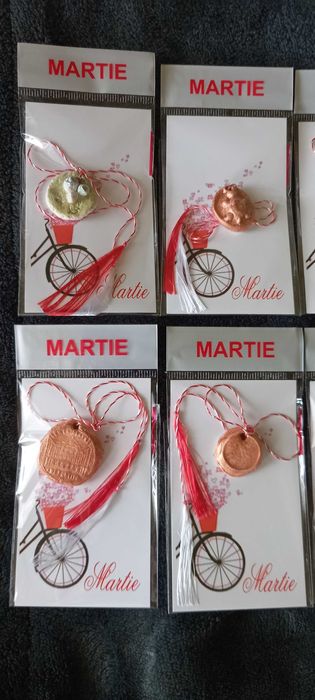 Martisor tip medalion lucrat manual (martisoare)