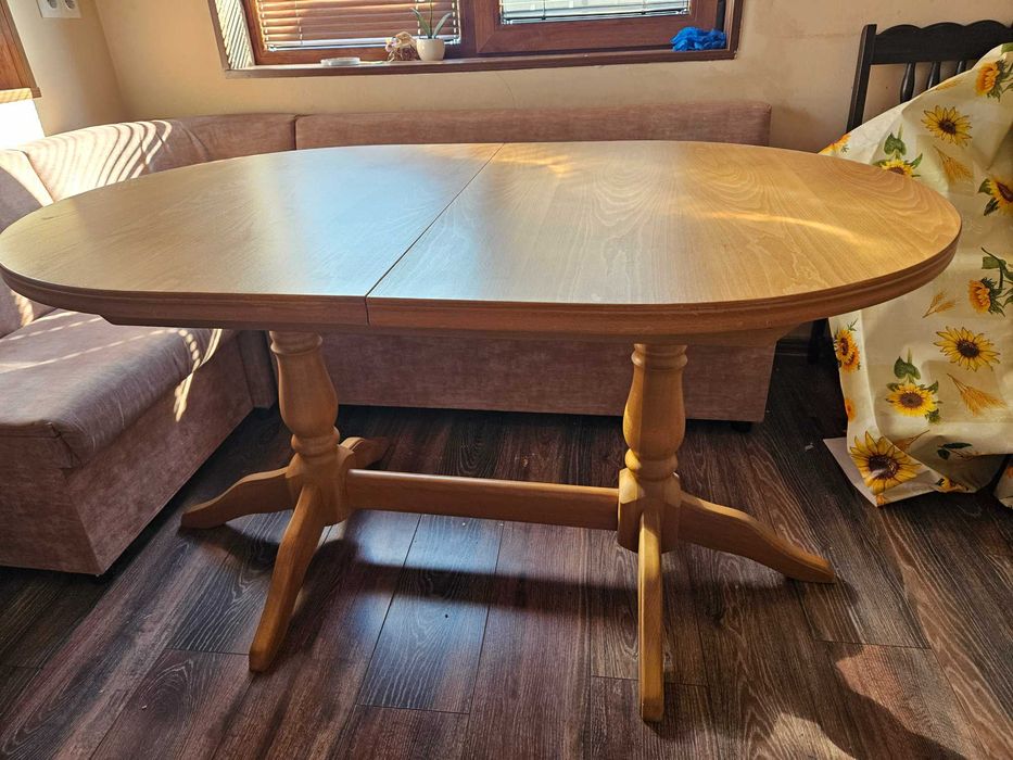 Трапезна маса от дърво