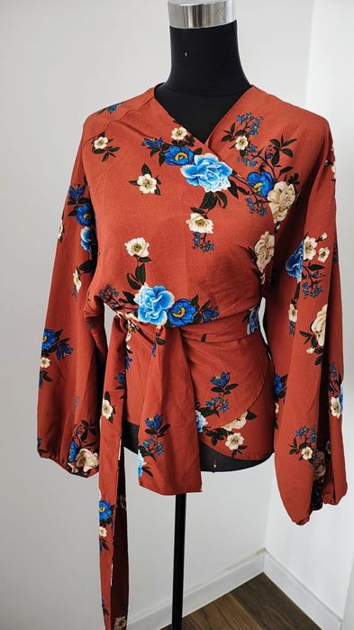 Bluza de dama flori albastre