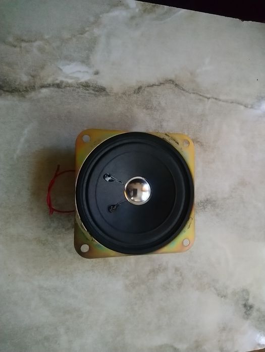 Продам маленький динамик 1шт