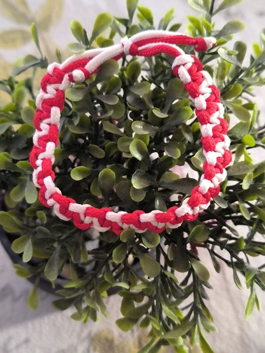 Мартеници на едро