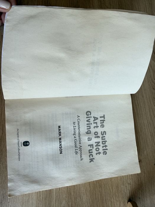 Cartea The subtle art of nor giving a fuck
