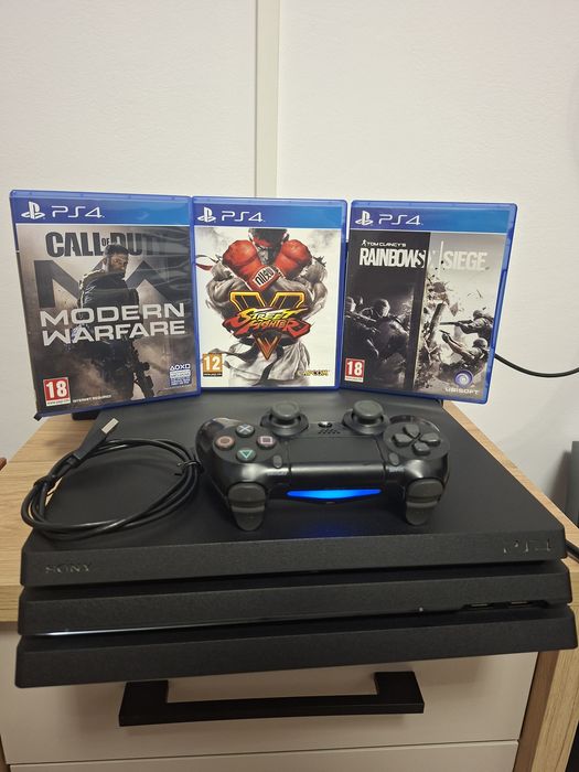 Vând PlayStation 4 PRO 1TB Stare 9/10