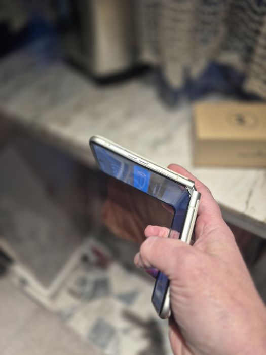 Moto razr 40 как новый.