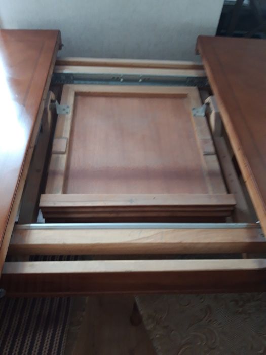 Продам стол гостиный и 8 стульев