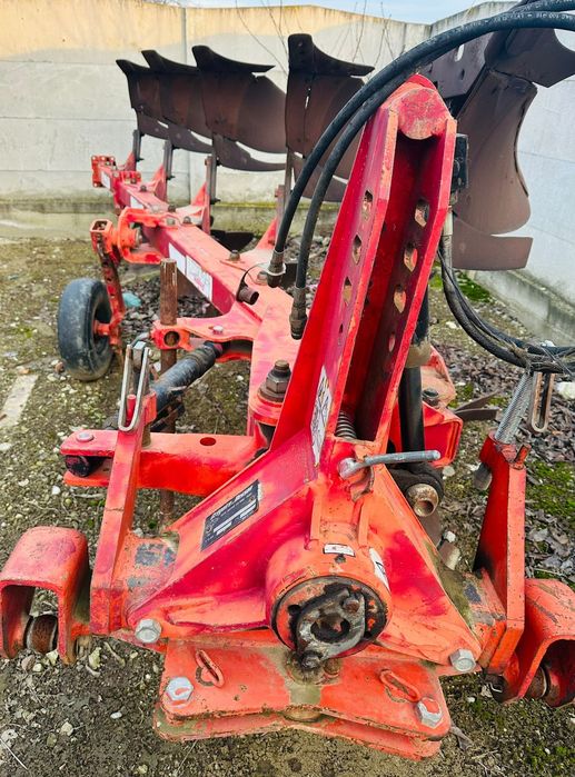 Tractor New Holland . Plug și Disc Falcoiu • OLX.ro