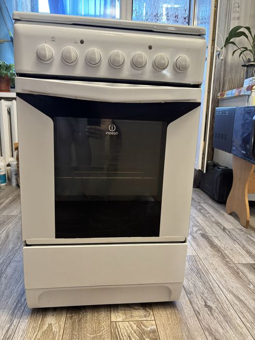 Продам плиту indesit