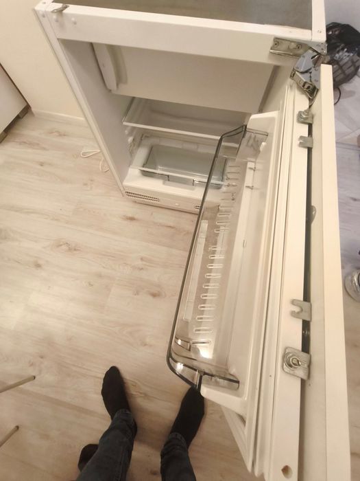 Хладилник за вграждане чисто нов