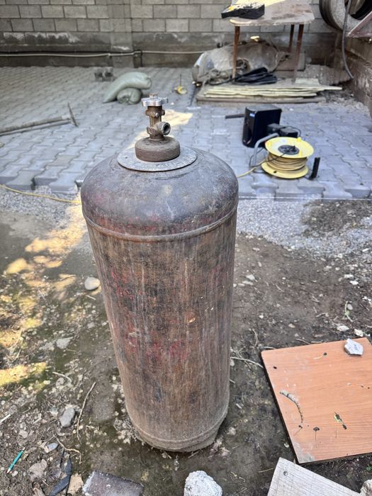 Газовый балон большой