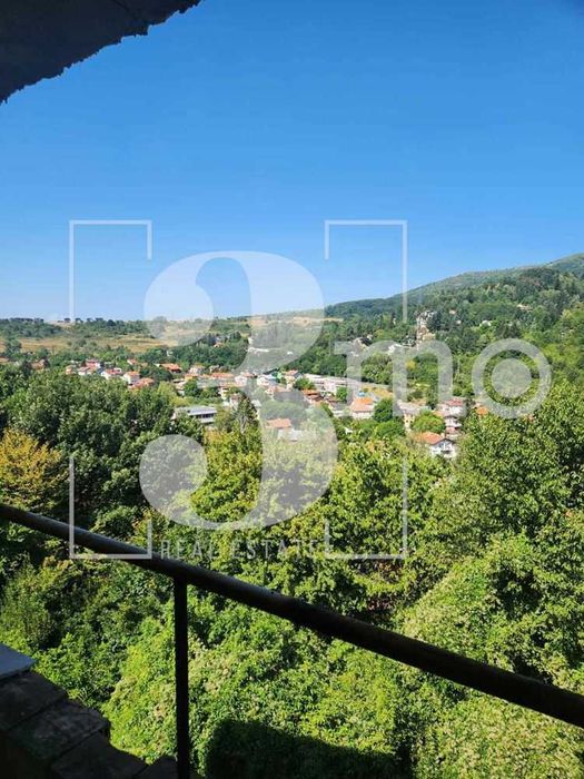 „3mo“ недвижими имоти предлага за продажба два етажа от къща в с. Владая