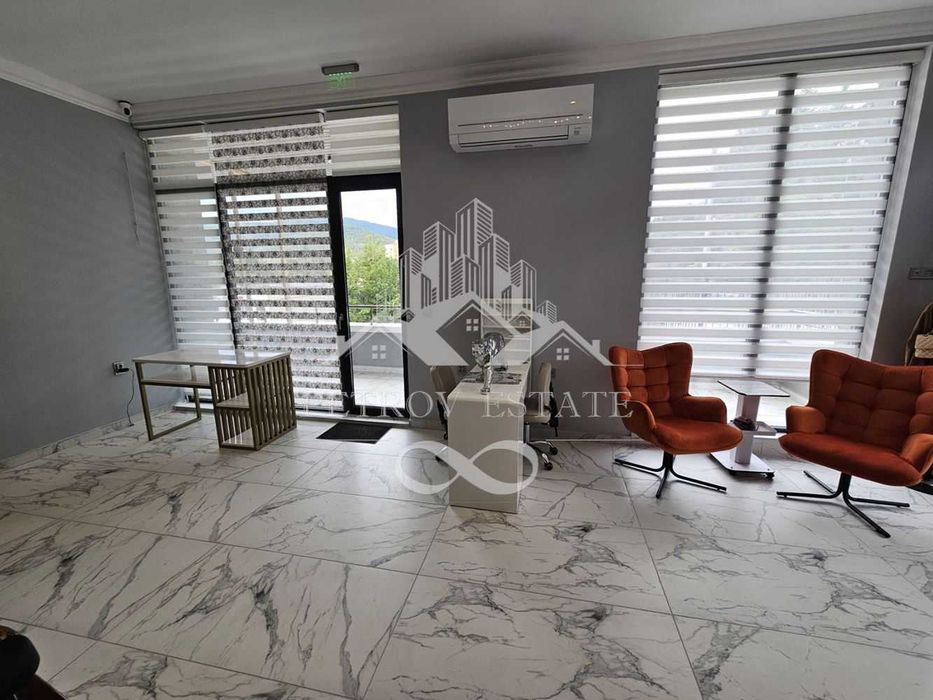 Продава се Офис в Велинград - 61 кв.м за 2010 €/кв.м - Снимка #1