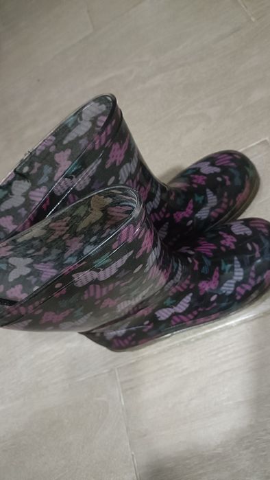 Продам детскую обувь