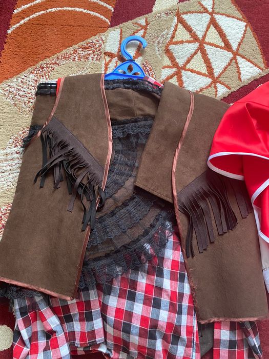 продам костюмы и наряды