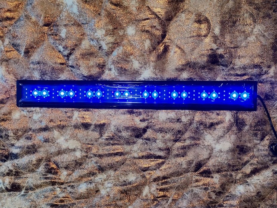 Чисто нова ЛЕД лампа за аквариум