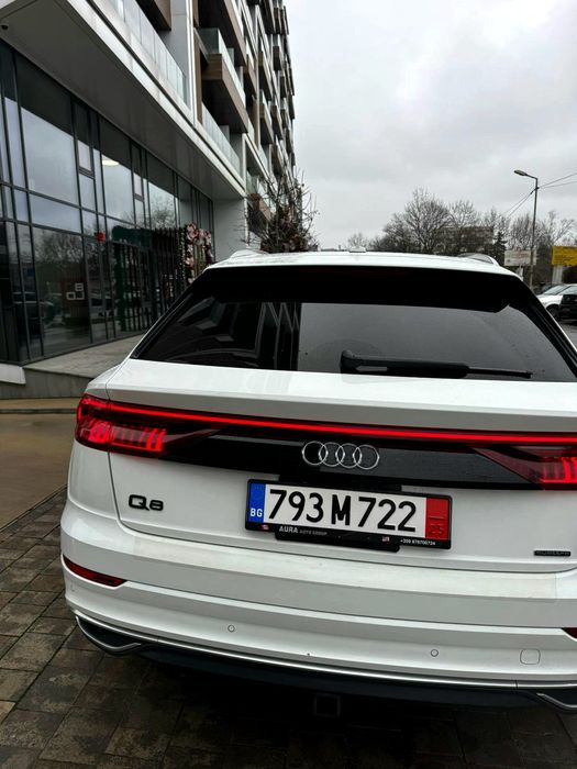 Продавам Ауди Q8