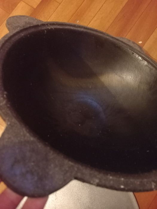 Продам чугунный казан на 8л