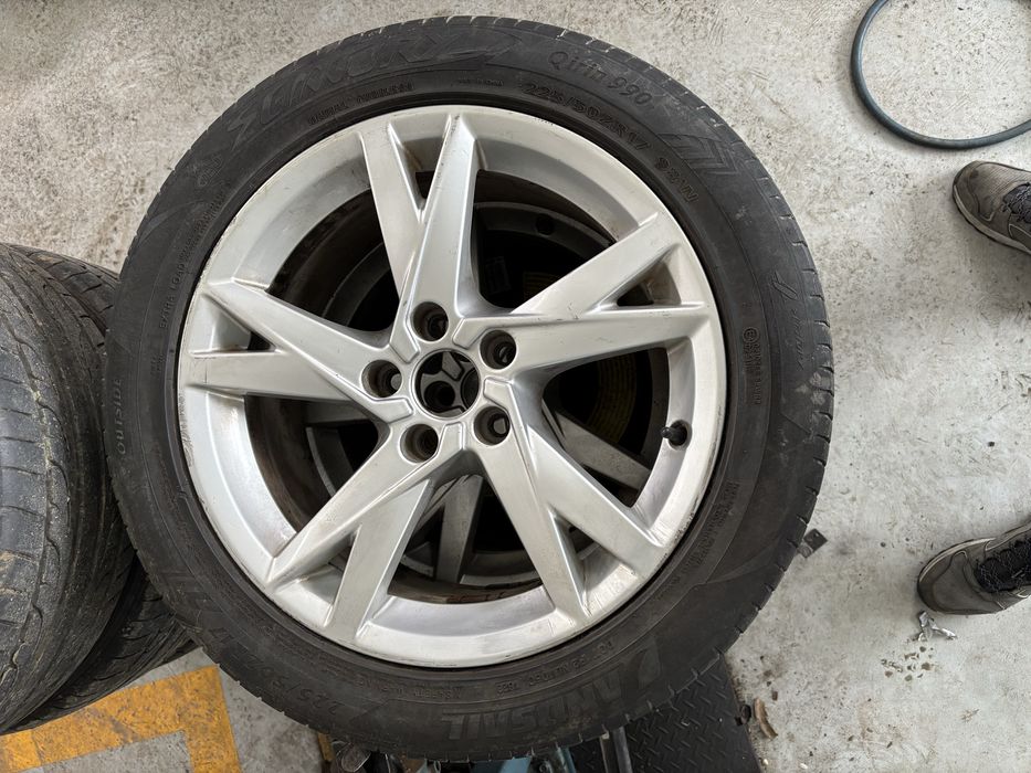 Vând 2 Roti, Jante originale Audi pe 17 cu cauciucuri de vară