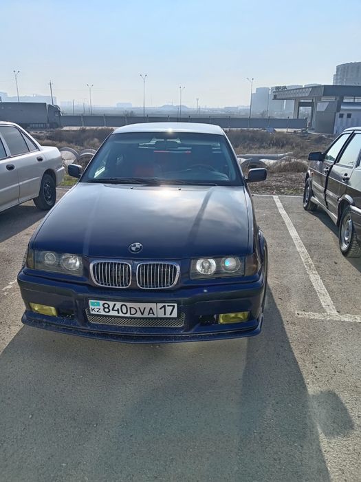 Продаю машину бмв е36