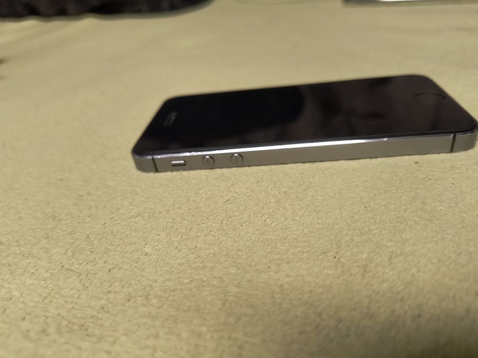 Iphone 5 s с кутия и зарядно
