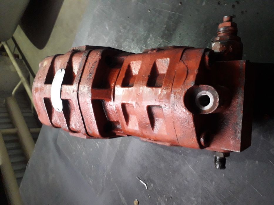 Главный насос экскаватора