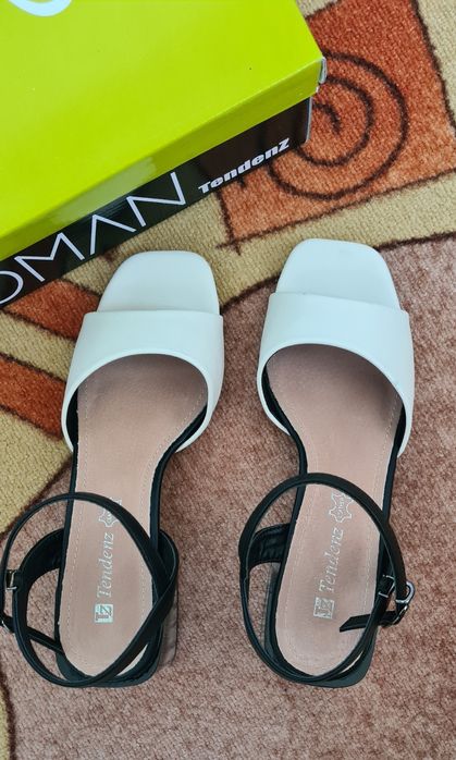 Дамски сандали с ток