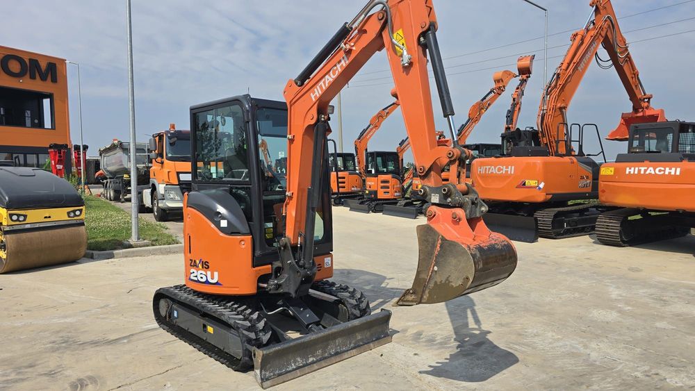 Hitachi ZX26U-6. 2025, 220 ore, Masa operationala 2,8 tone, adancime sapare 3m, CUPLA RAPIDA+CUPA INGUSTA+CUPA LATA+CUPA TALUZ, inst  picion pe brate, senile 95% ok,. rotire in gabarit, produs JAPONIAposibilitate leasing 4 ani, CA NOU-PROMOTIE 32.500 EUR+