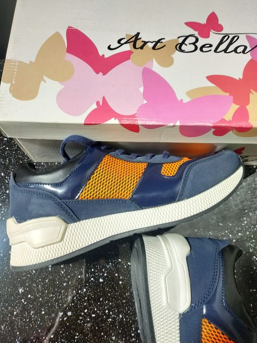 Кроссовки жен. Размер 37. Новые. Турция