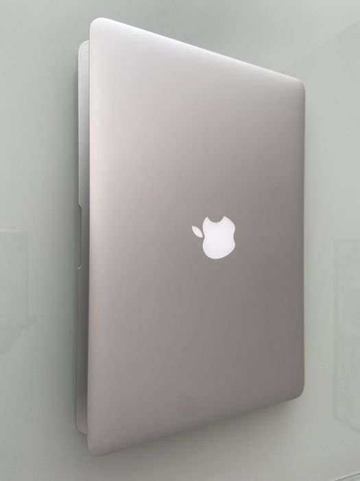 Vand apple macbook air 13 cu 59 cicluri de incarcare impecabila
