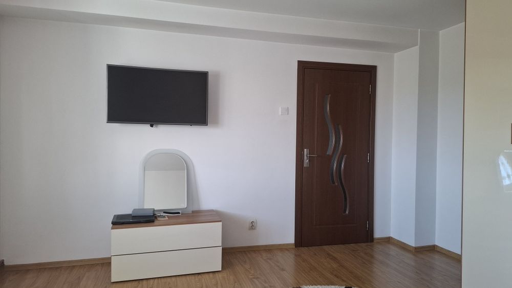 Închiriez apartament
