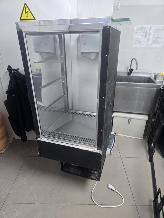 Холодильный стол