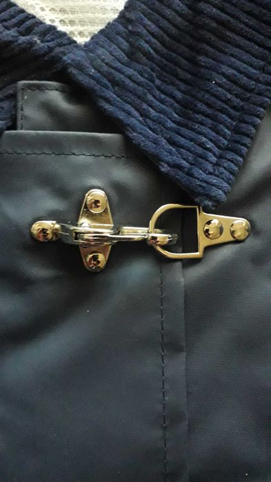 дъждобран плътен стабилен качествен с метални закопчалки