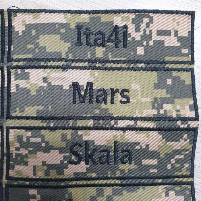 логотипы на спецодежды , принт и вышивку на футболки и бейсболки.