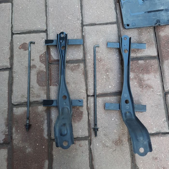 Крепление акамулятора АКБ Lexus RX 330 350