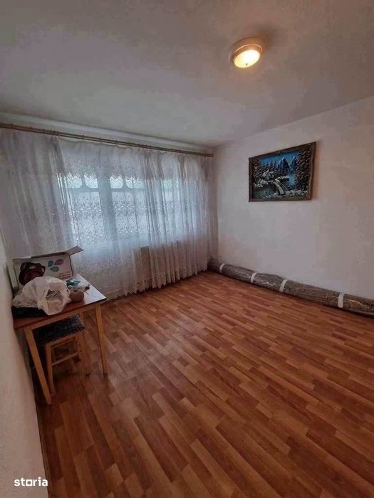 De vanzare apartament cu 2 camere si balcon, zona Cresei 44900euro
