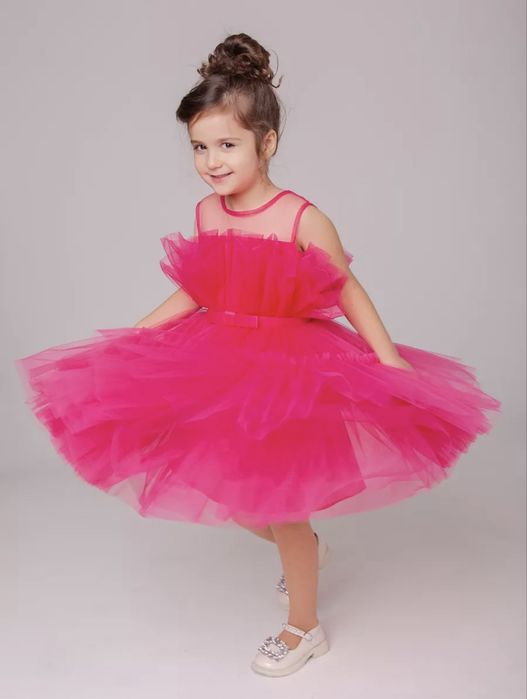 Пышное, красивое платье на девочку 6-7 лет.