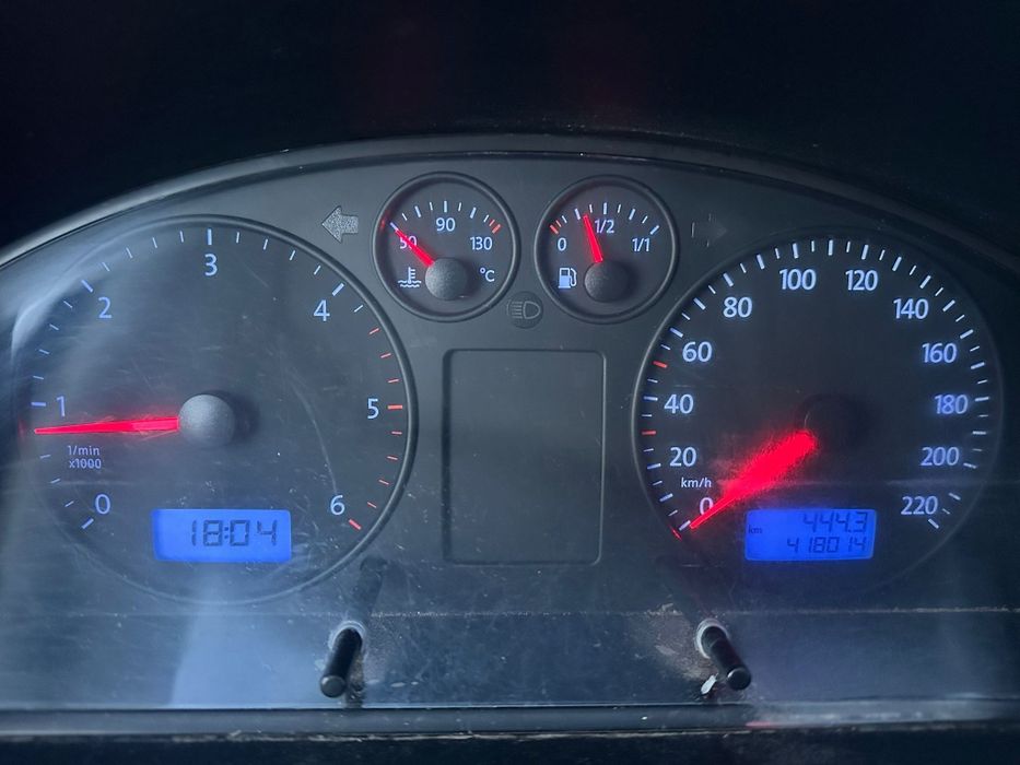 Vând vw t5 8+1 de 1.9 d schimb cu bus 16+1