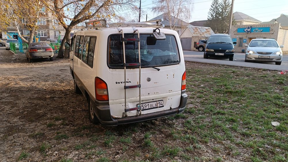 Продам срочно автомашину марки Ssang Yong Istana.