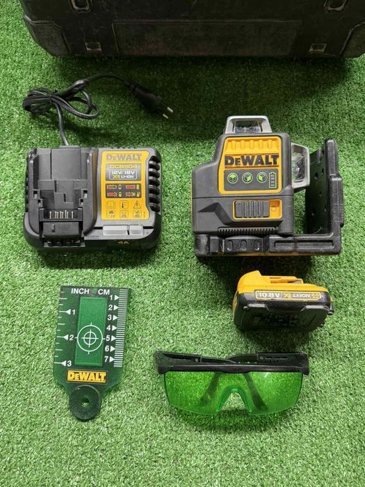 Лазерен 3D нивелир със зелен лъч DeWALT DCE089G