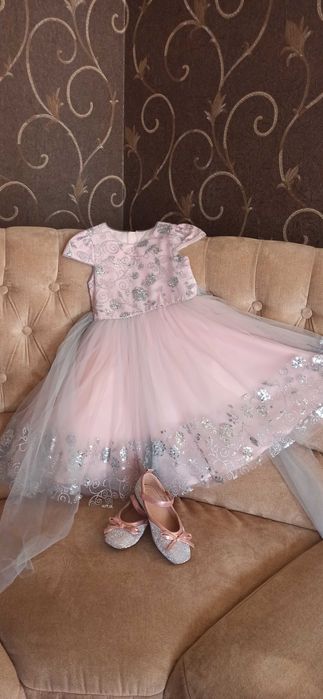 Продам нарядное  платье