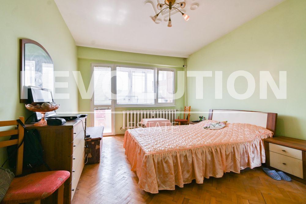 Тристаен апартамент в ж.к. Люлин 2