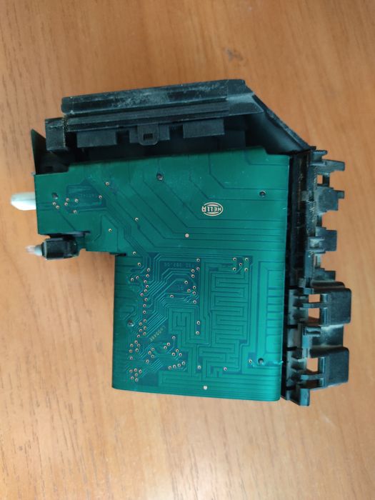 Блок предохранитель 210