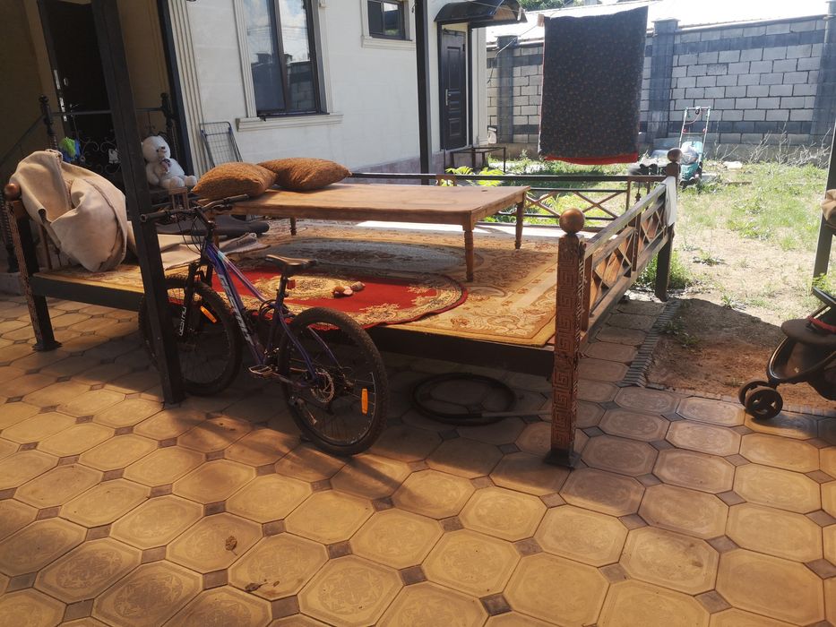 Продам тапчан металлическим