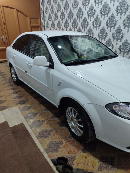 Gentra avtomobili sotiladi